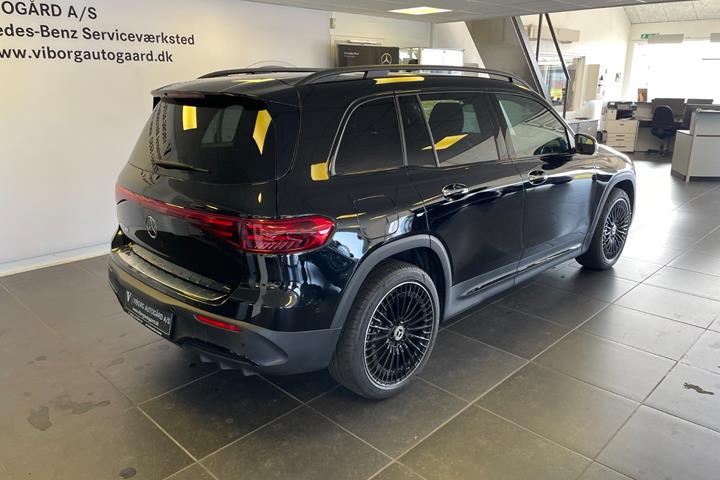Sort Mercedes EQB250+ fra 2026