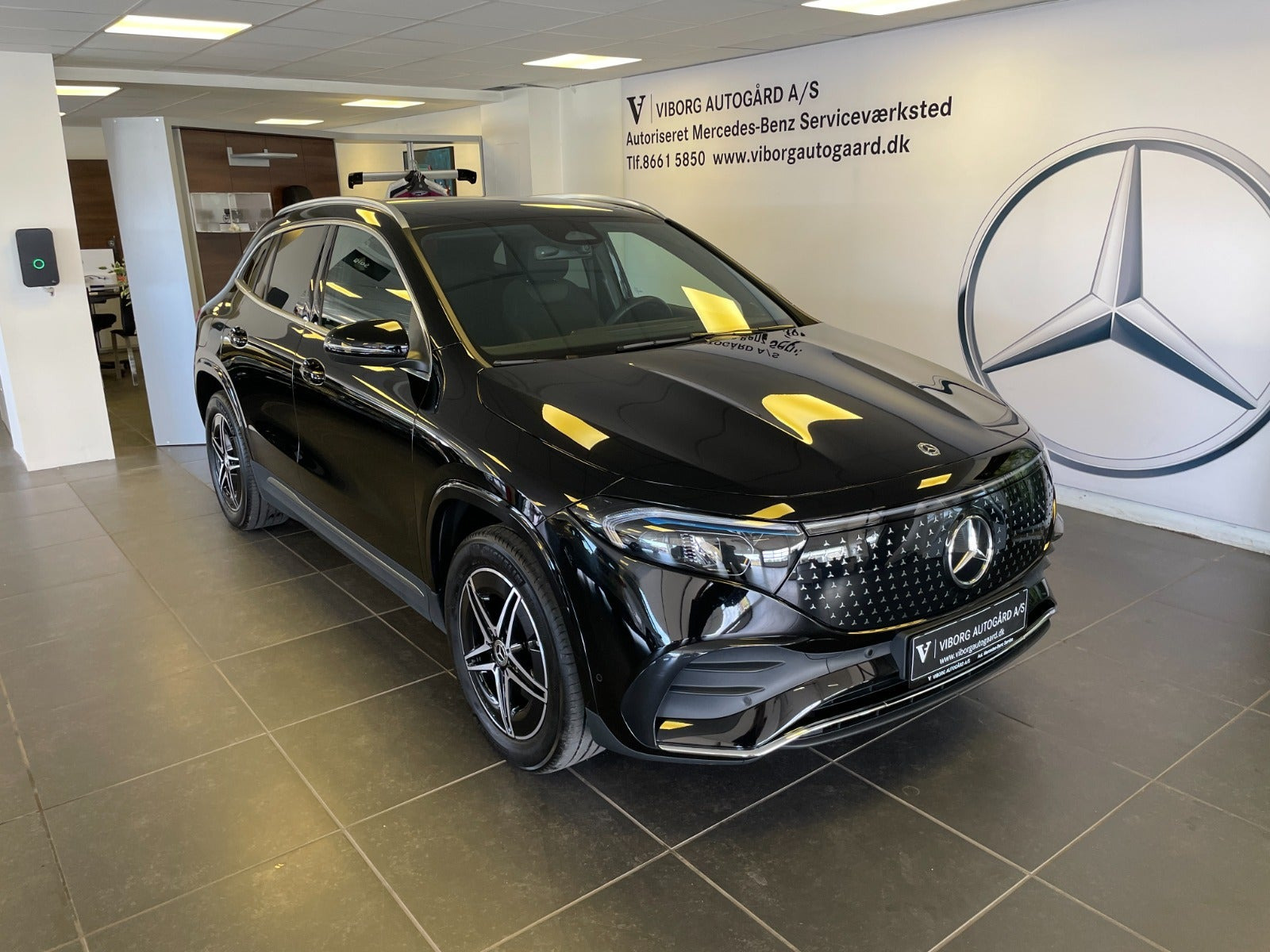 Sort Mercedes EQA350 fra 2025