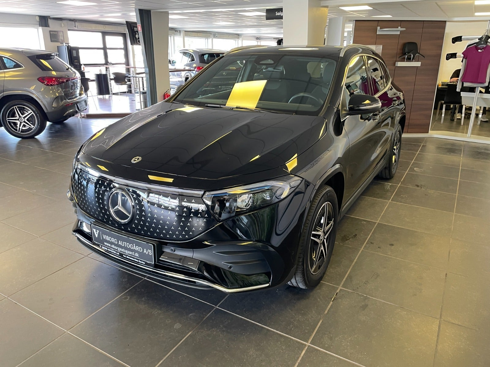 Sort Mercedes EQA350 fra 2025