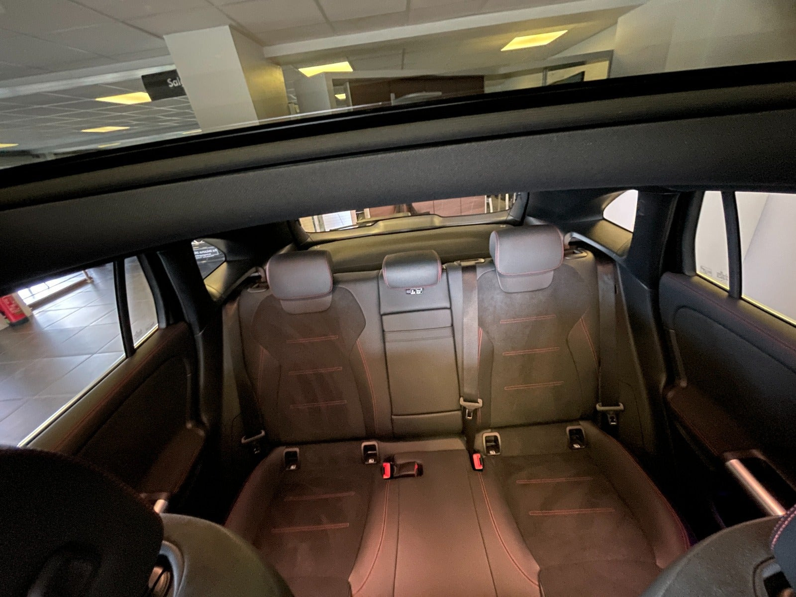 Sort Mercedes EQA350 fra 2025