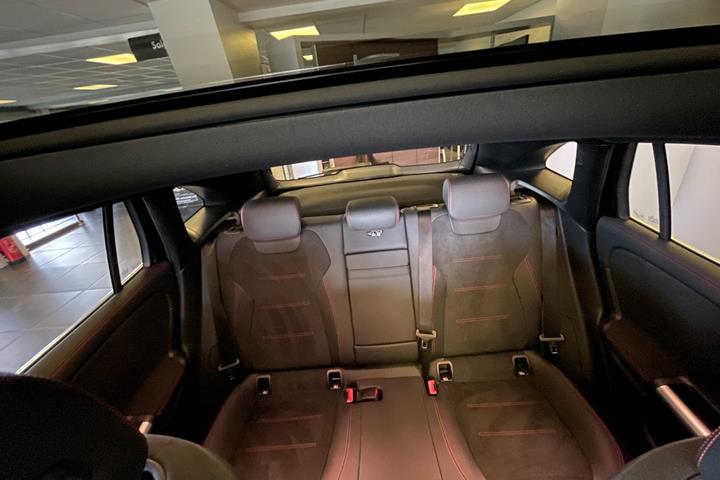 Sort Mercedes EQA350 fra 2025
