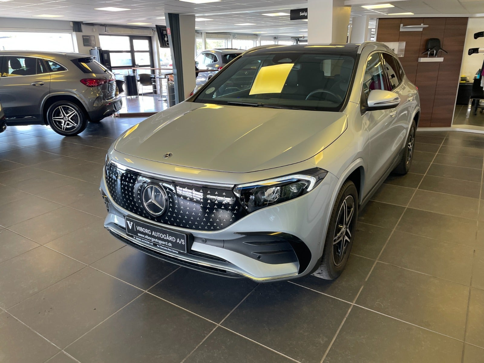Sølv Mercedes EQA250+ fra 2025