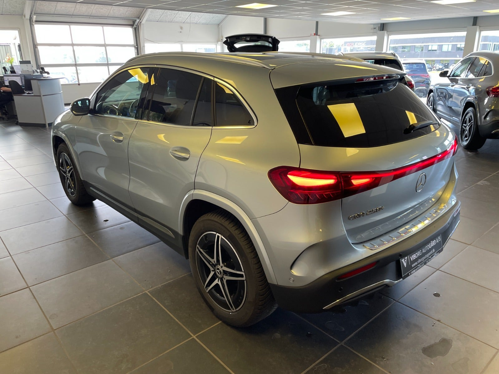 Sølv Mercedes EQA250+ fra 2025