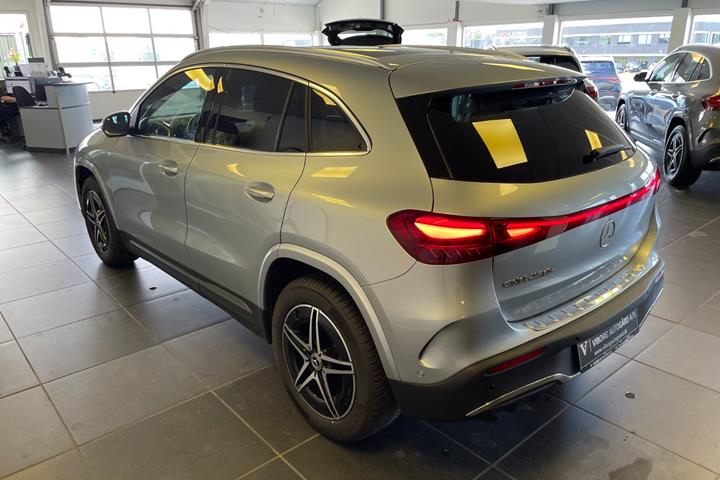 Sølv Mercedes EQA250+ fra 2025