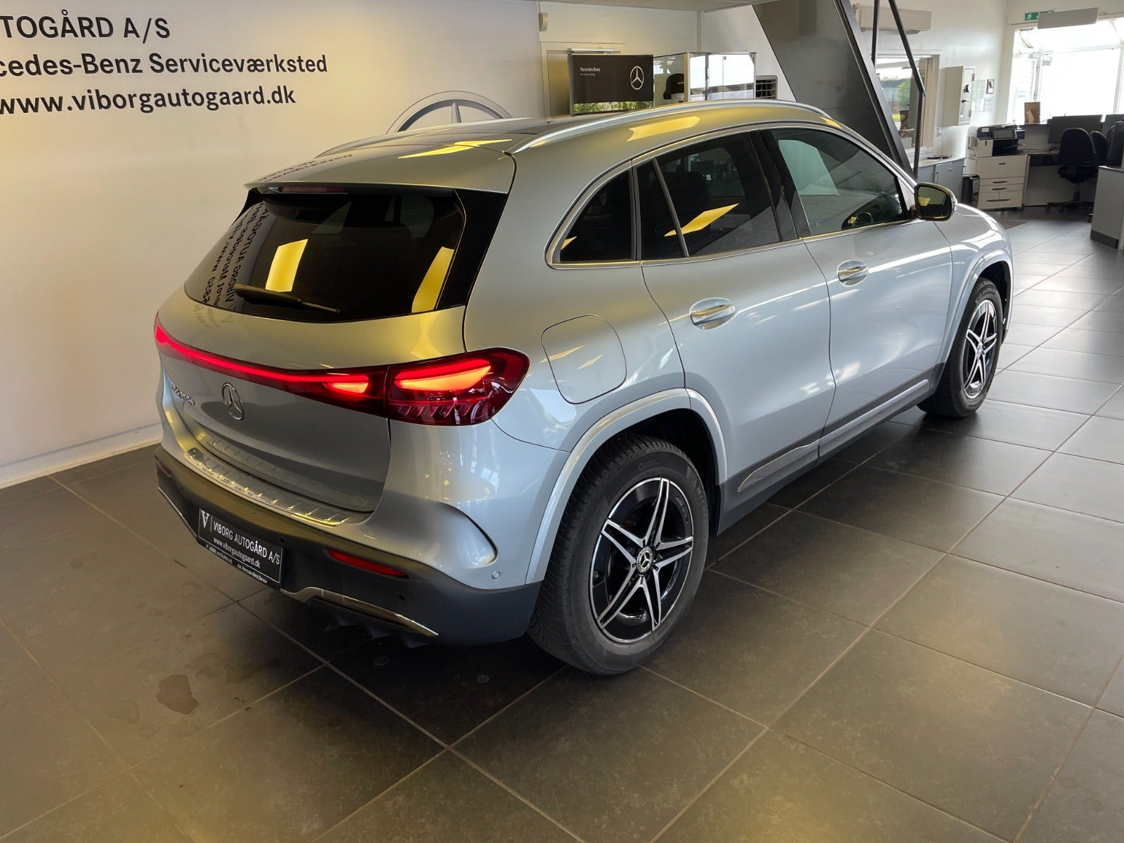 Sølv Mercedes EQA250+ fra 2025