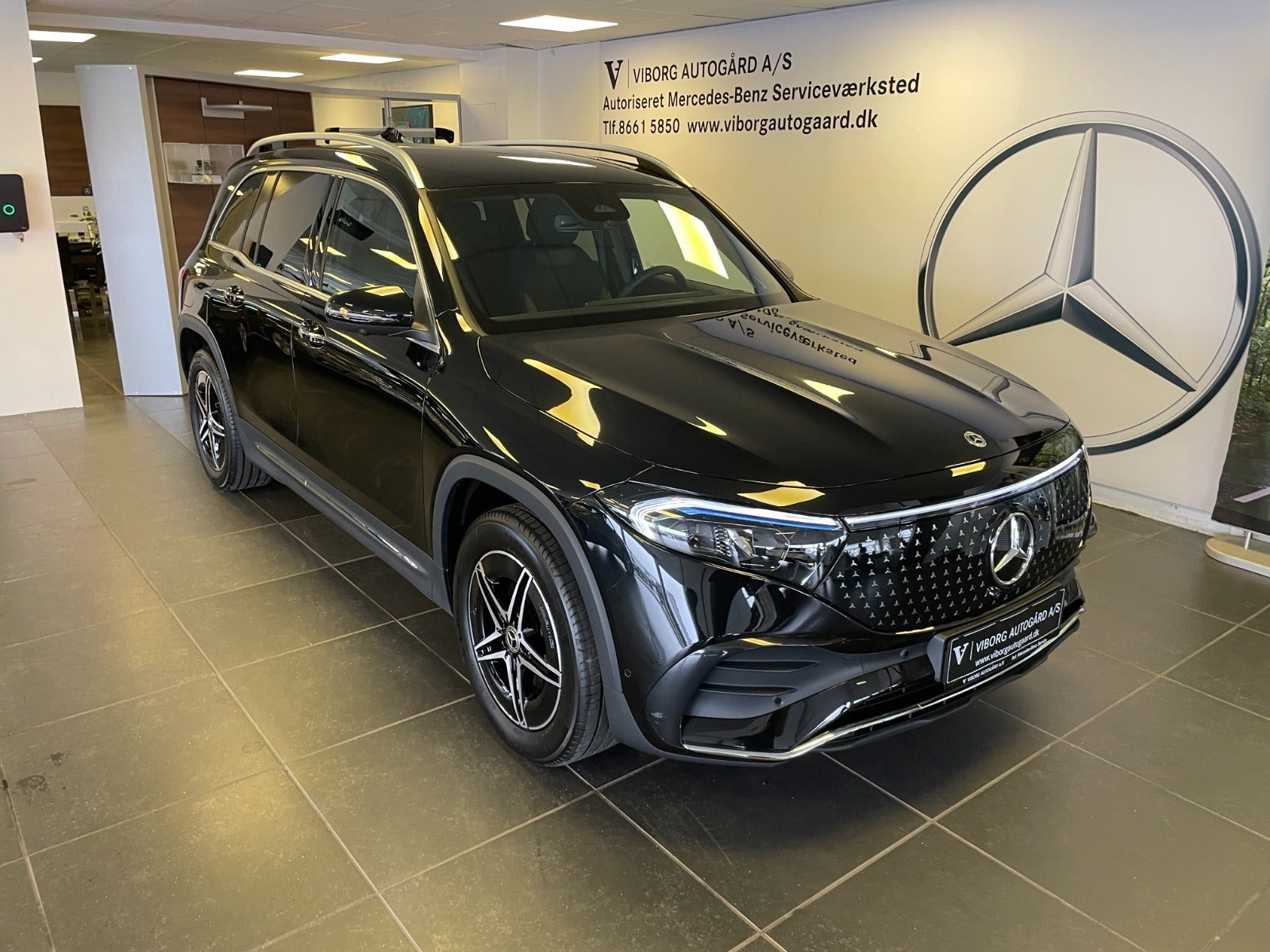 Sort Mercedes EQB250+ fra 2025