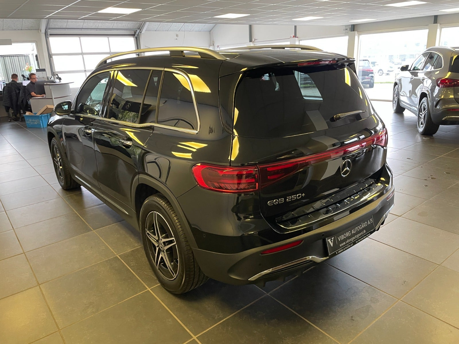 Sort Mercedes EQB250+ fra 2025