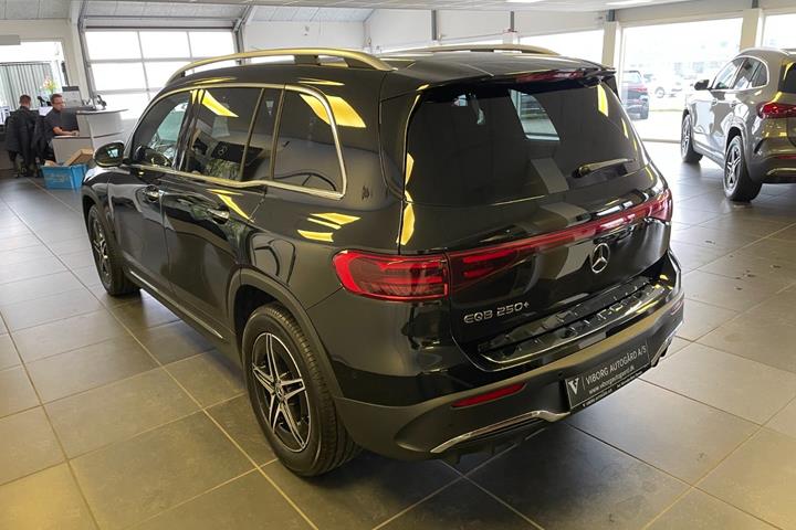 Sort Mercedes EQB250+ fra 2025