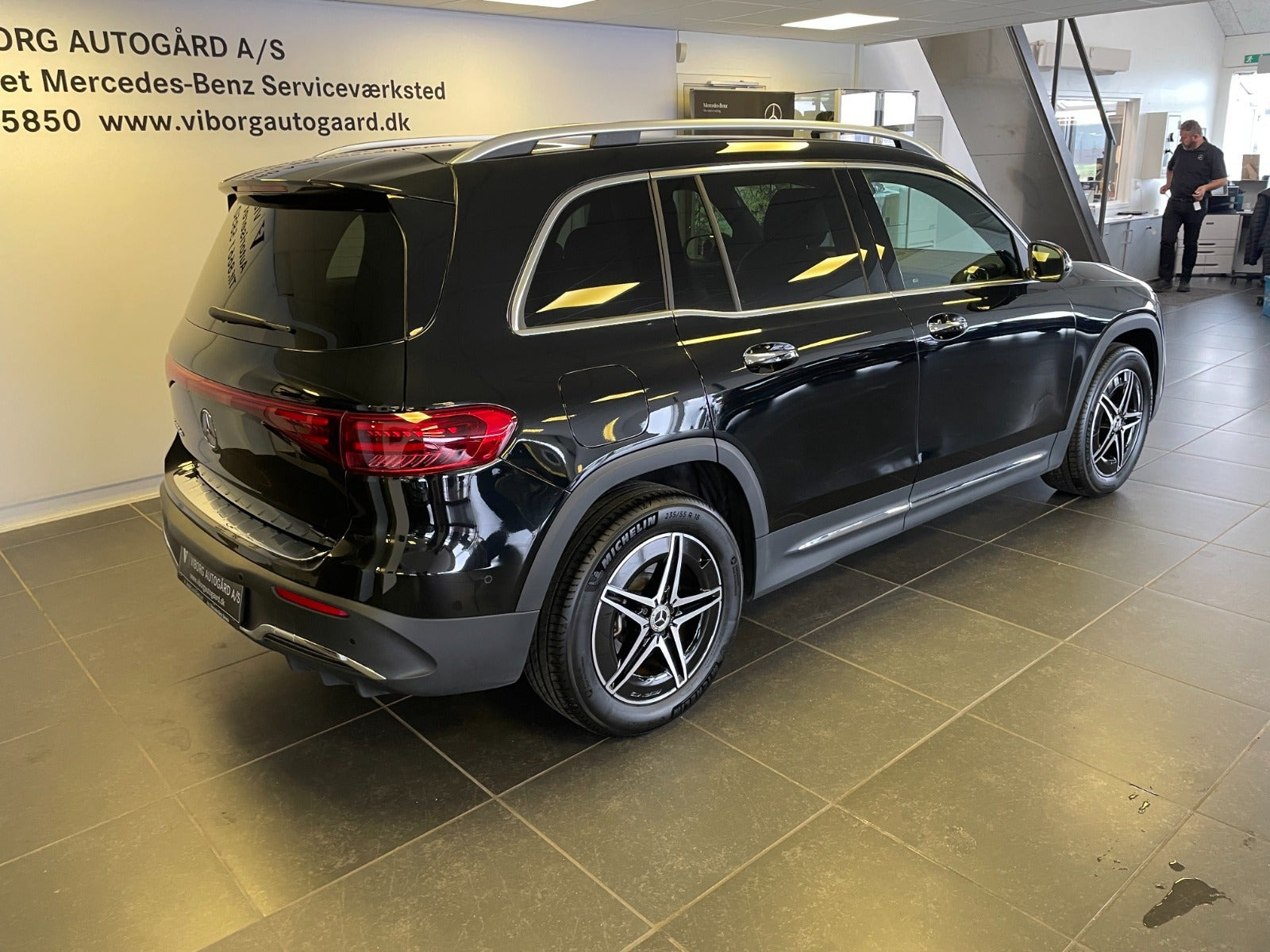 Sort Mercedes EQB250+ fra 2025