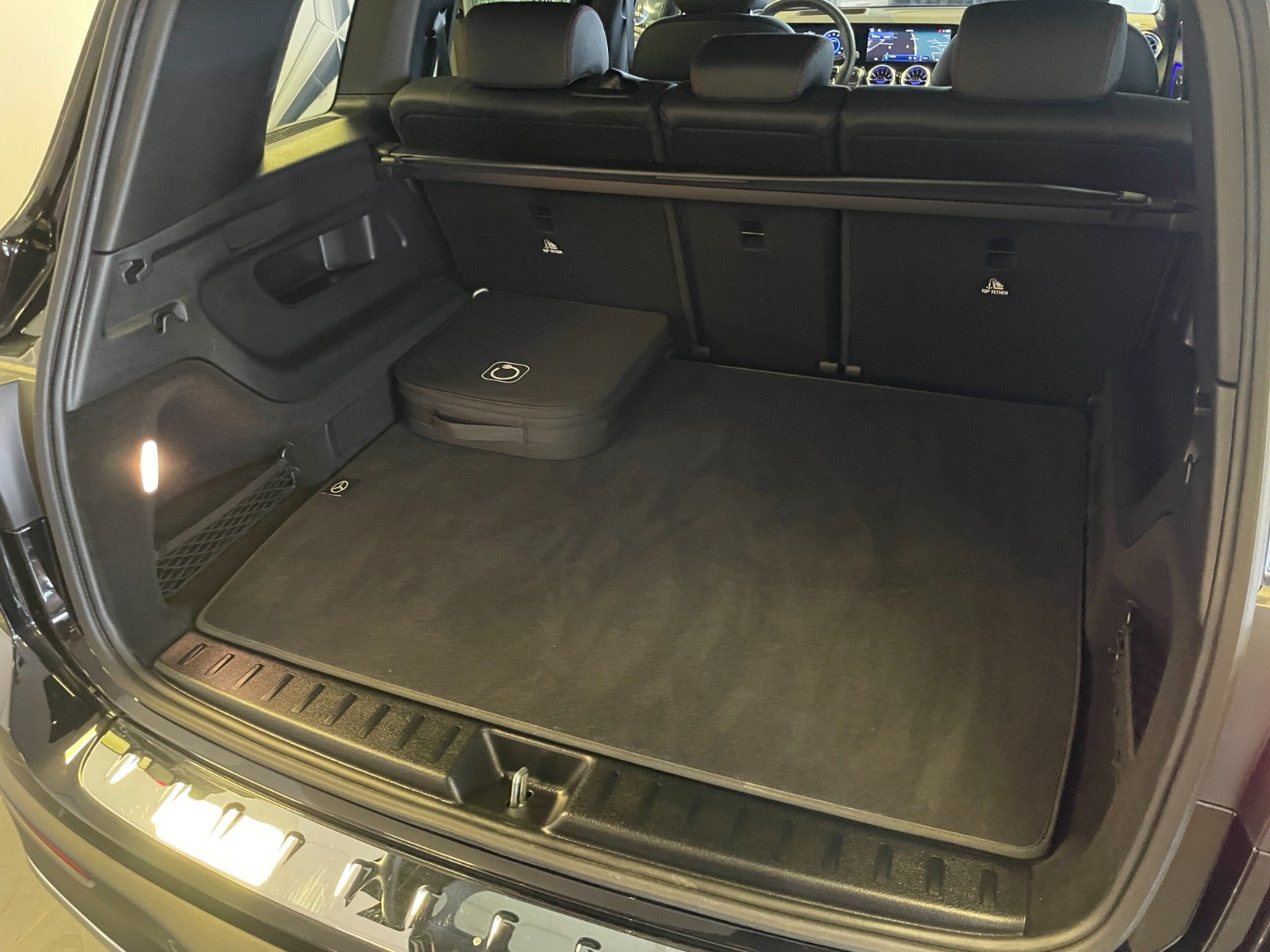 Sort Mercedes EQB250+ fra 2025