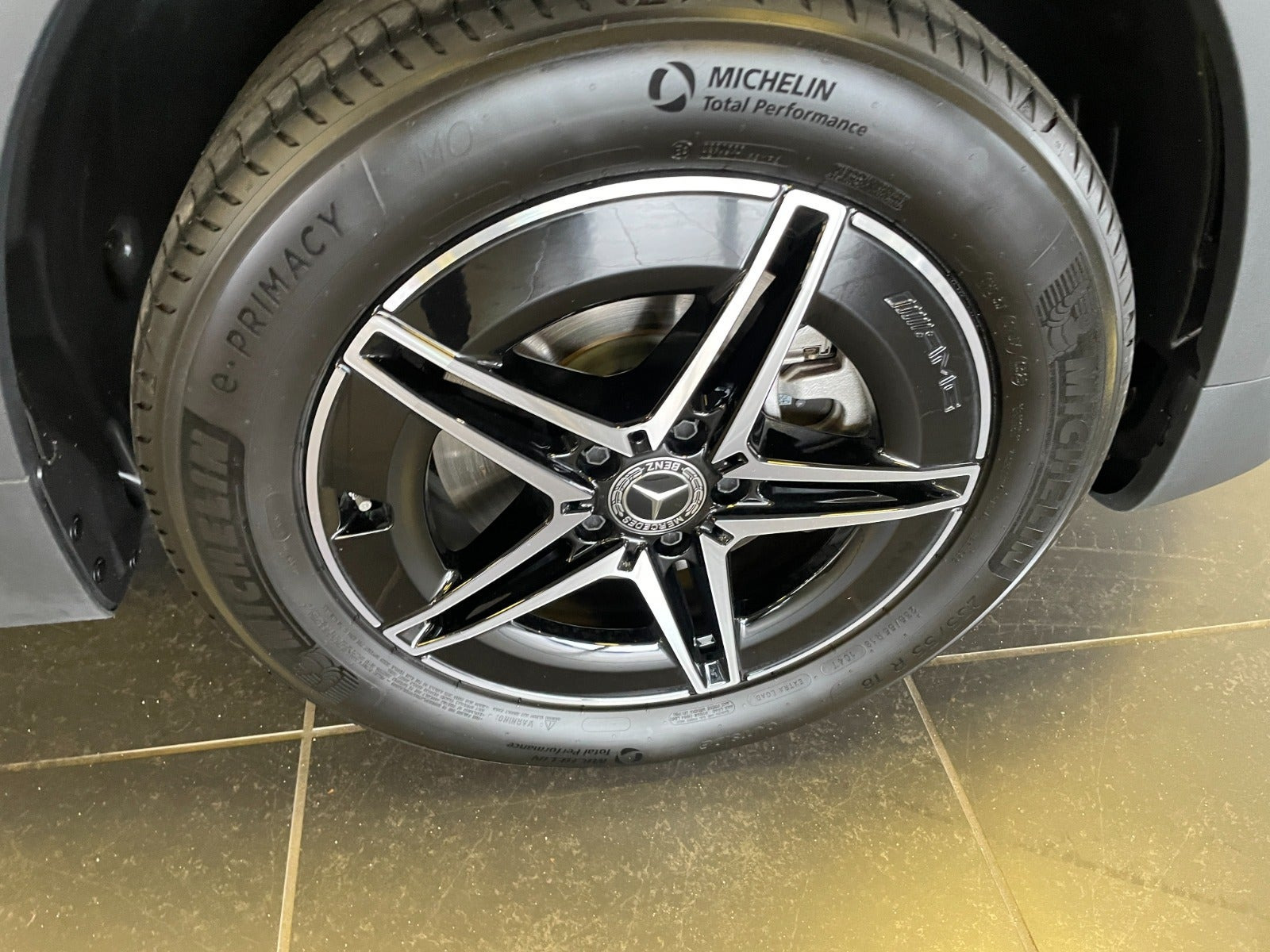 Sort Mercedes EQB250+ fra 2025