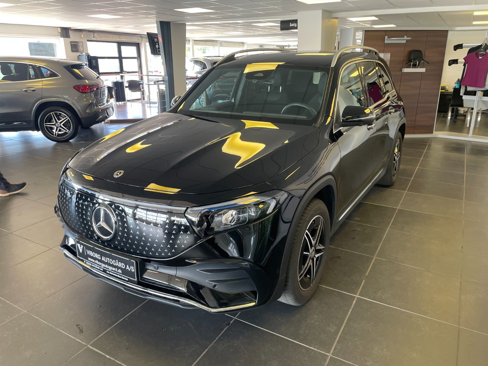 Sort Mercedes EQB250+ fra 2026