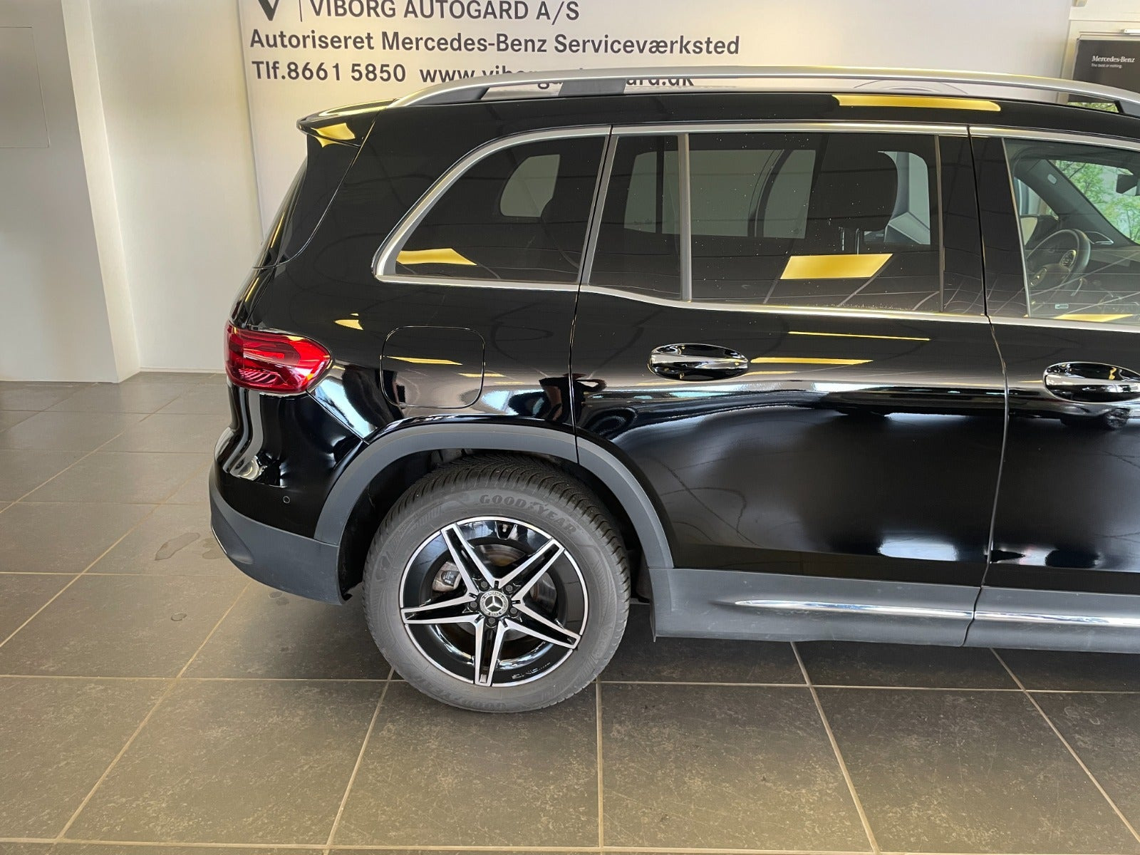 Sort Mercedes EQB250+ fra 2026