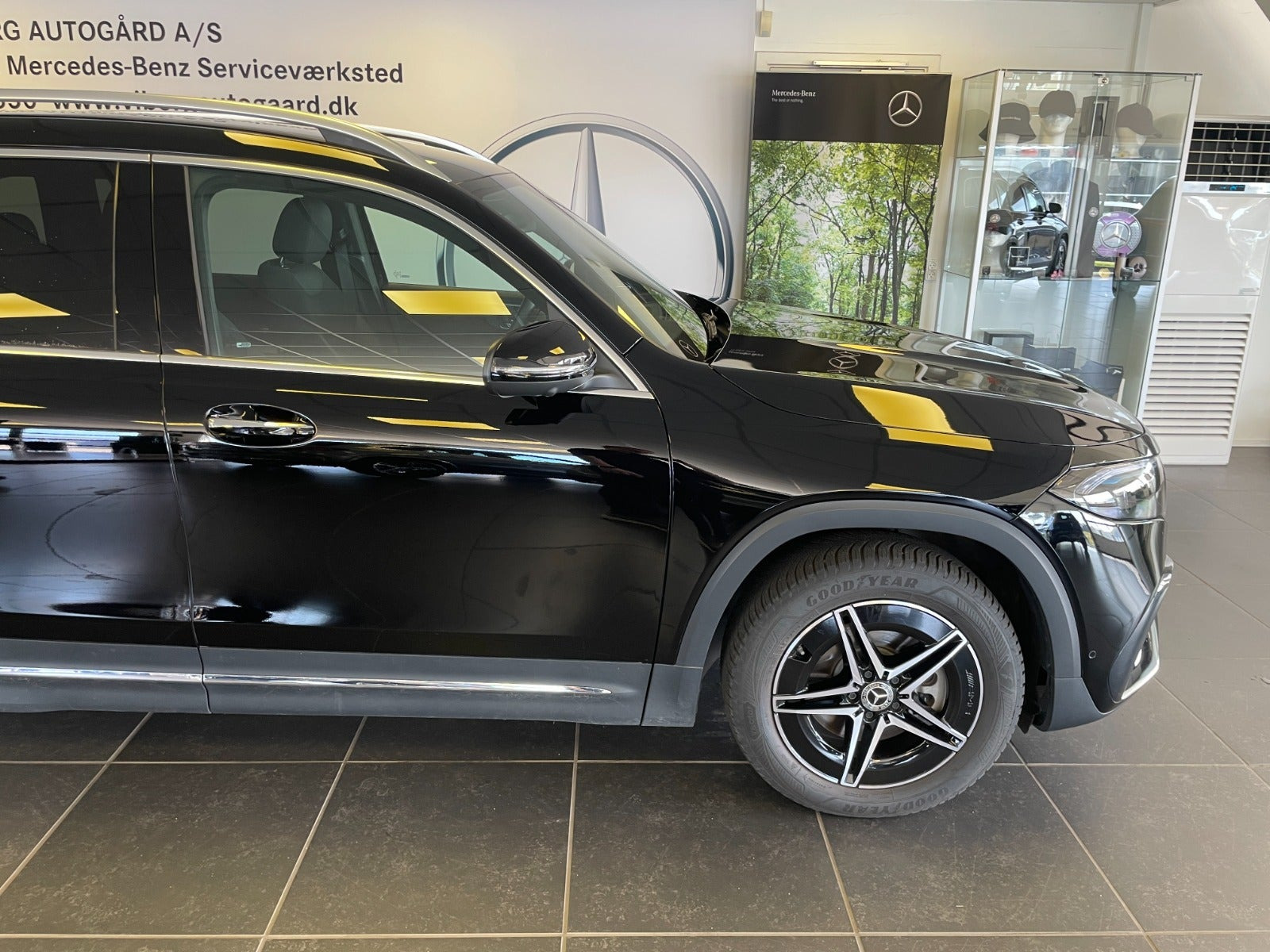 Sort Mercedes EQB250+ fra 2026