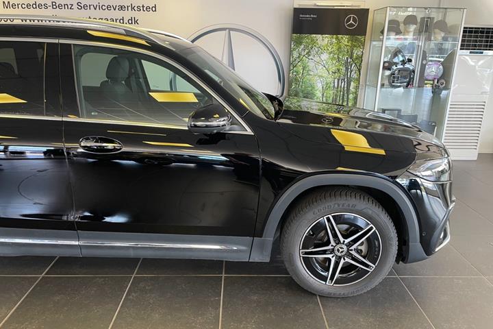 Sort Mercedes EQB250+ fra 2026