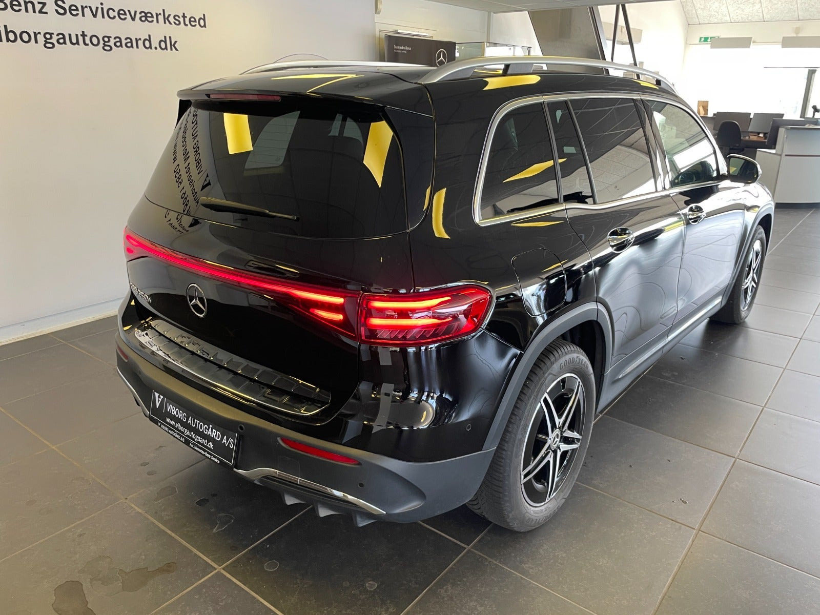 Sort Mercedes EQB250+ fra 2026