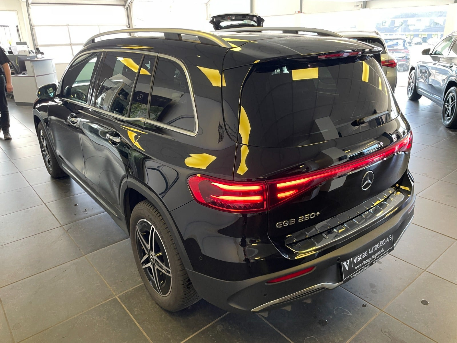 Sort Mercedes EQB250+ fra 2026