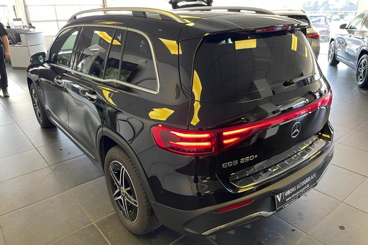 Sort Mercedes EQB250+ fra 2026