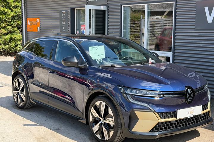 Blå Renault Megane E-Tech fra 2023 set udefra
