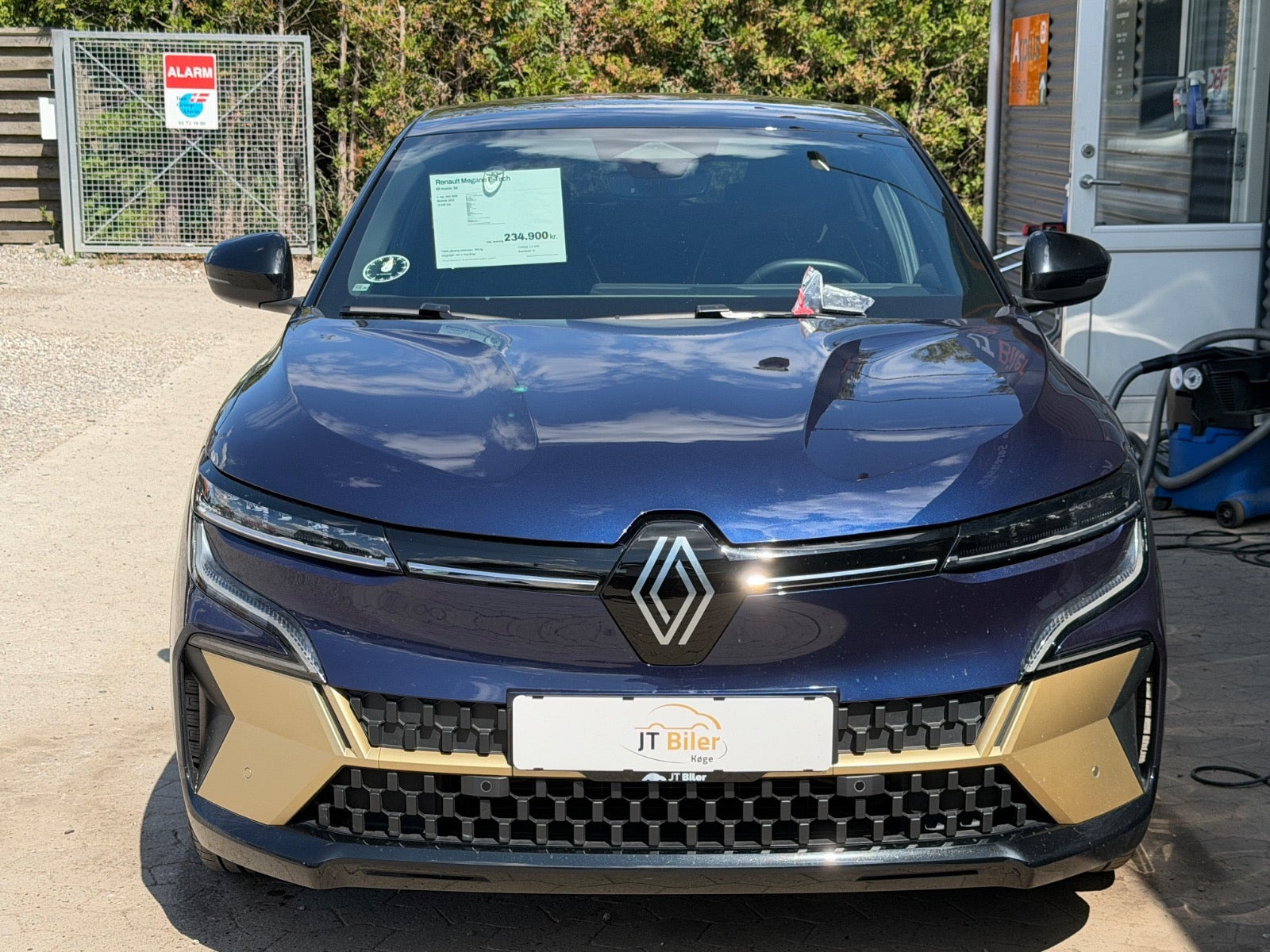 Blå Renault Megane E-Tech fra 2023