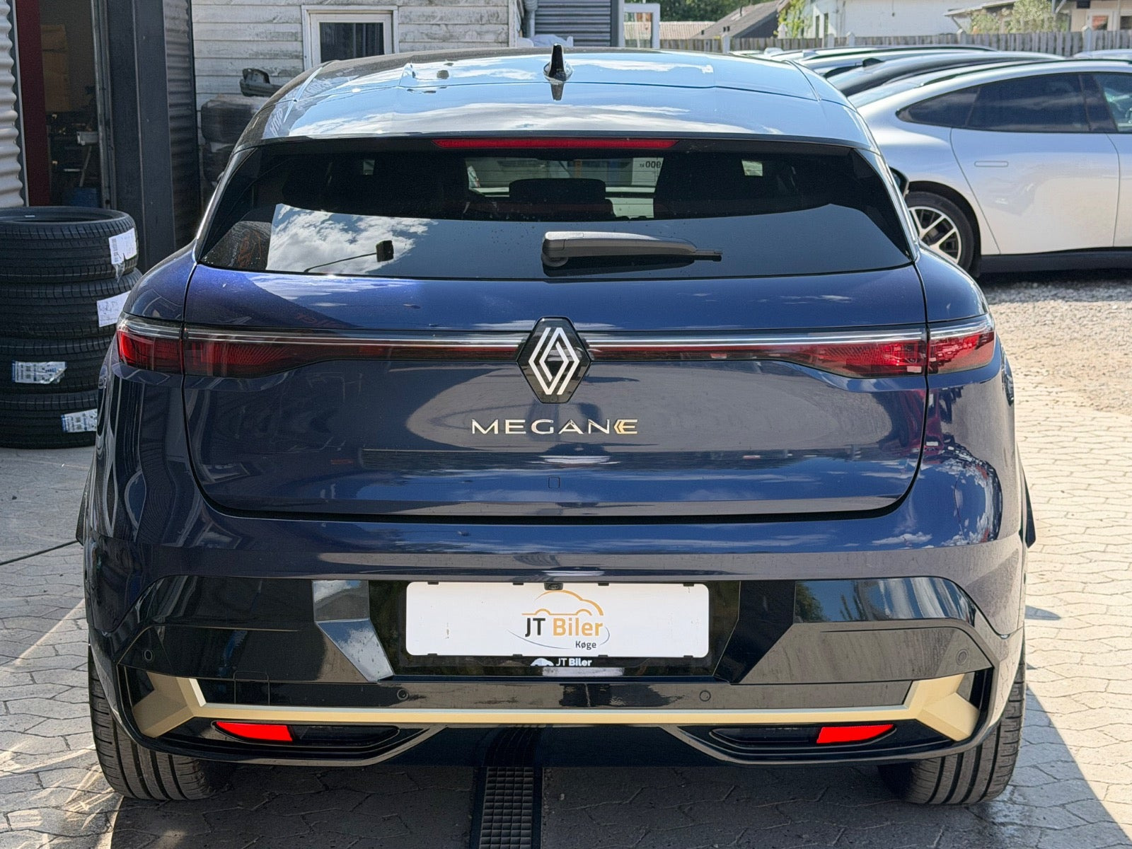 Blå Renault Megane E-Tech fra 2023
