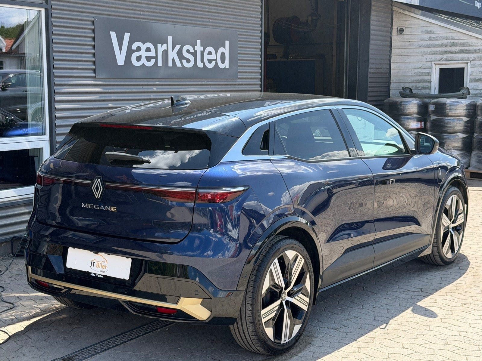 Blå Renault Megane E-Tech fra 2023