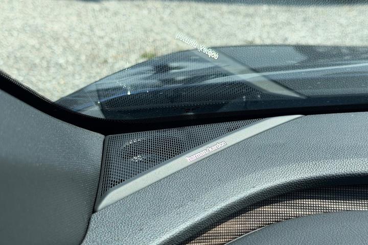 Blå Renault Megane E-Tech fra 2023