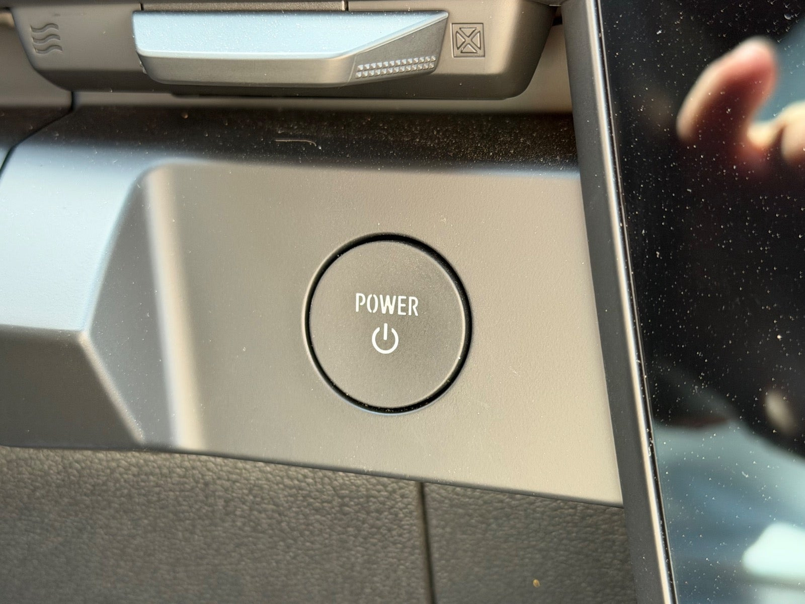 Blå Renault Megane E-Tech fra 2023
