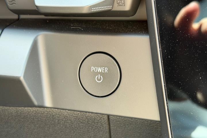 Blå Renault Megane E-Tech fra 2023