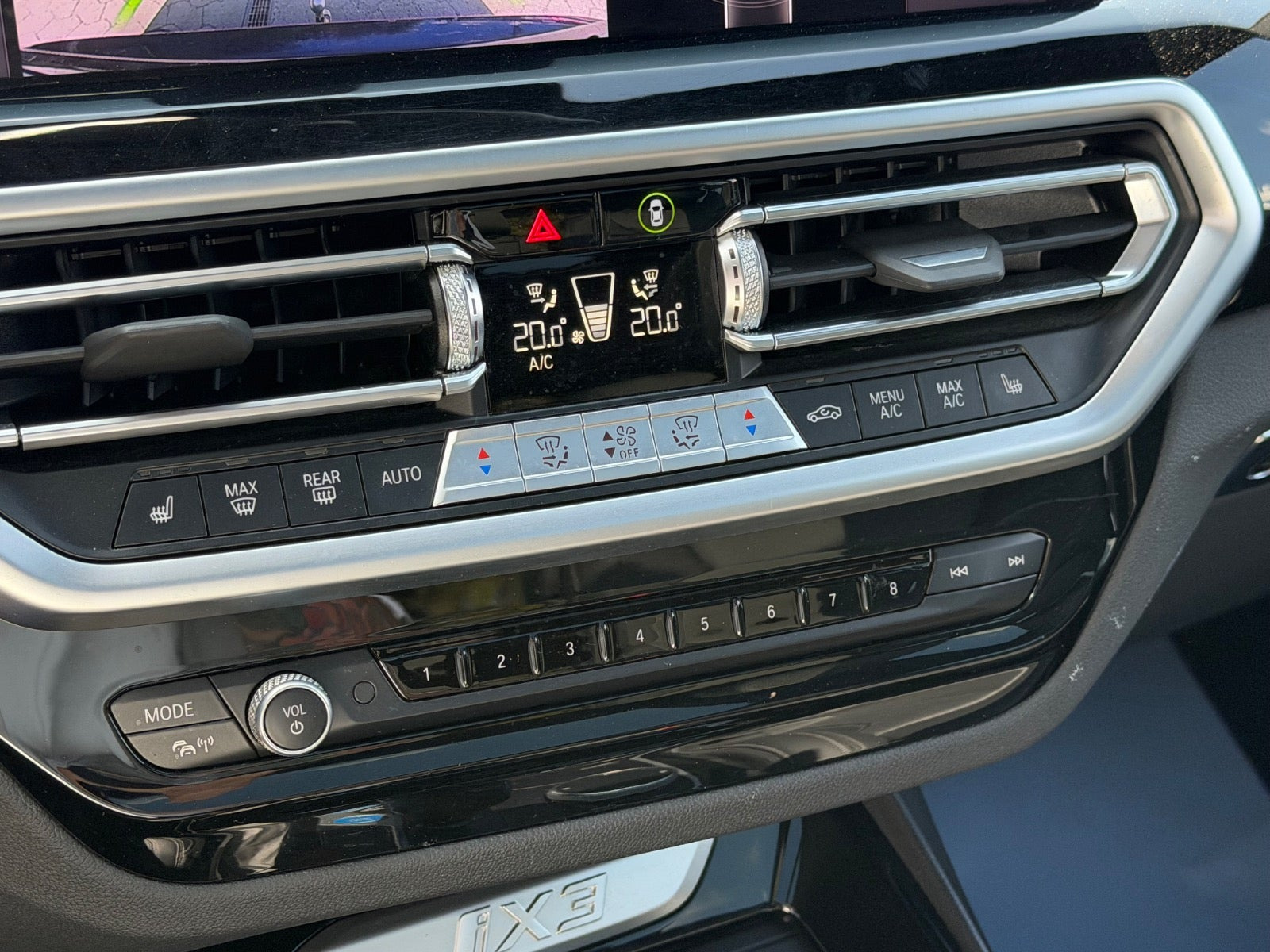 Grå BMW iX3 fra 2023