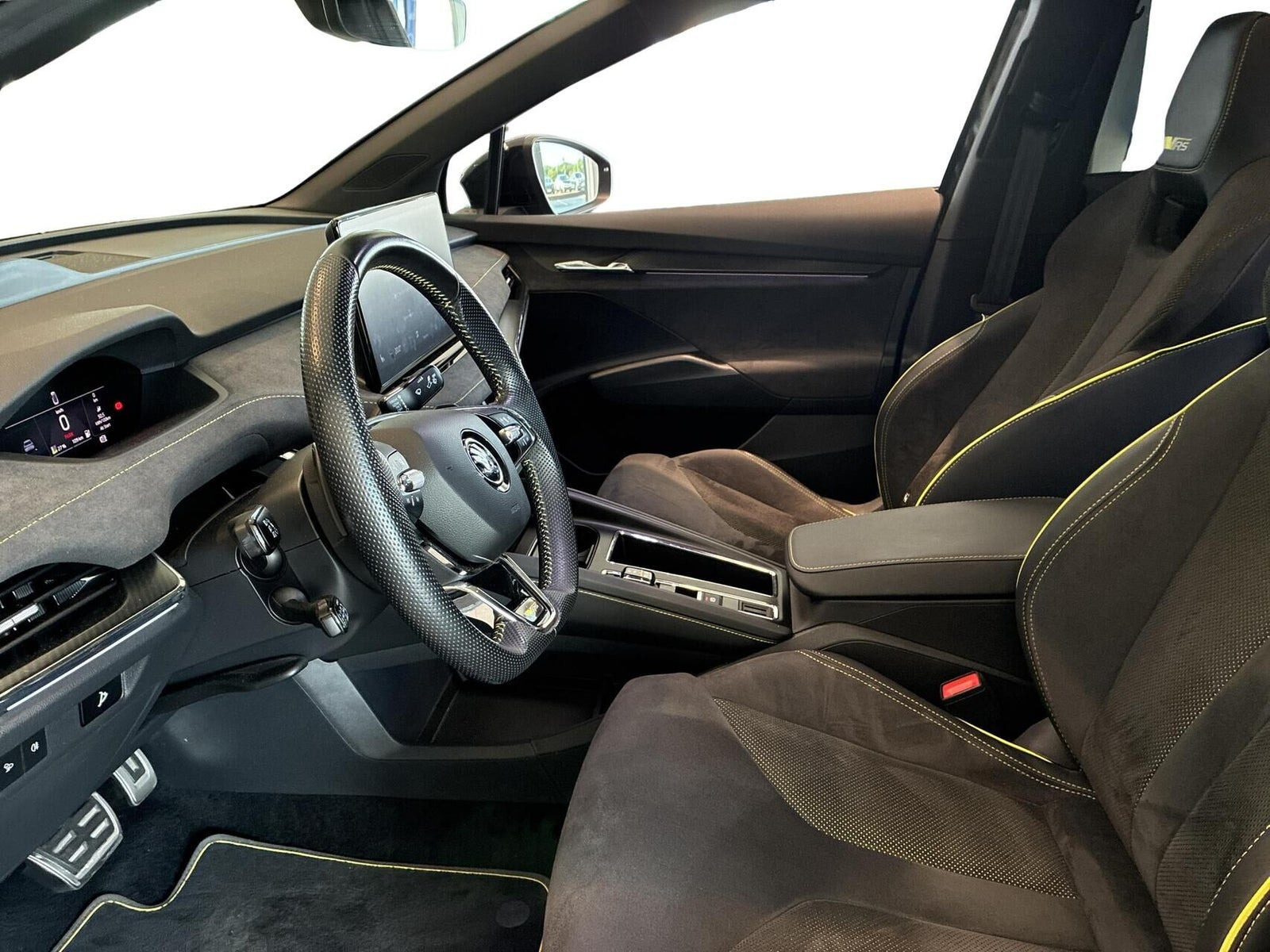Sort Skoda Enyaq fra 2023