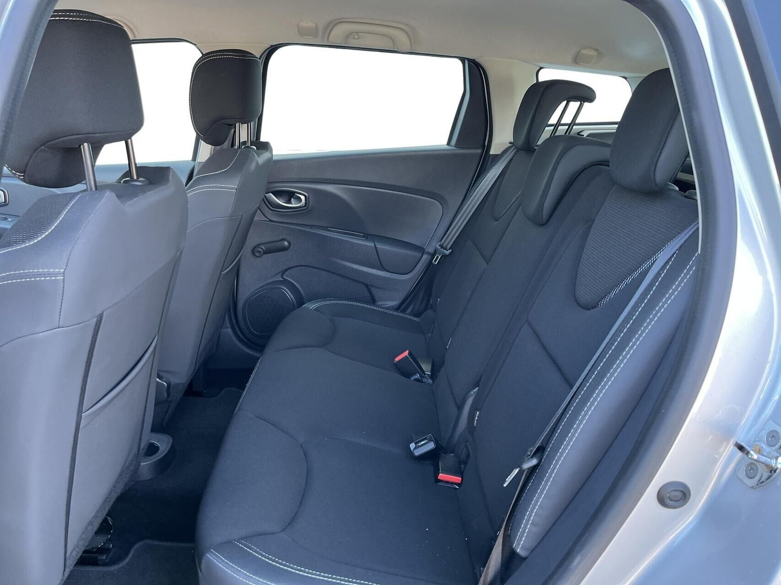 Sølv Renault Clio IV fra 2018