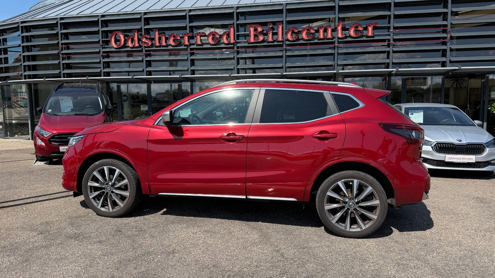 Rød Nissan Qashqai fra 2020