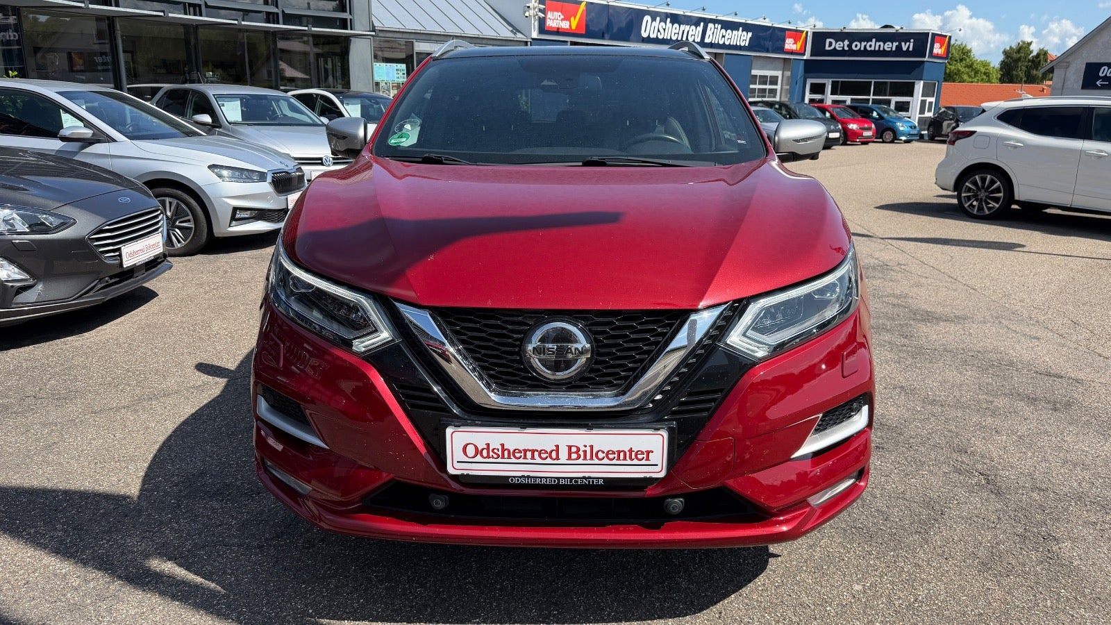 Rød Nissan Qashqai fra 2020
