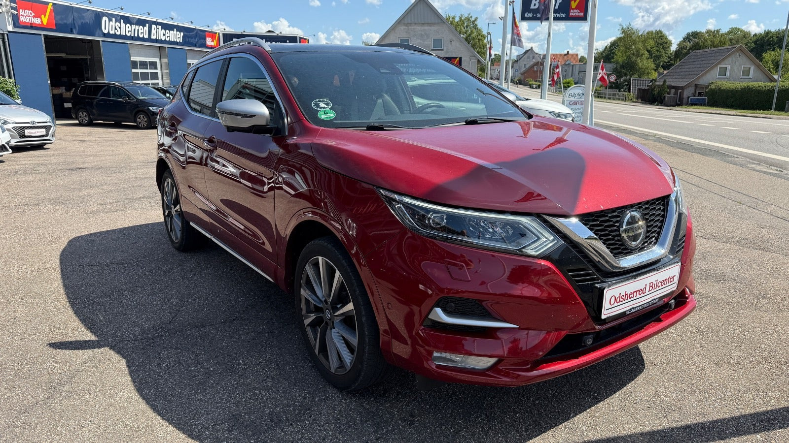 Rød Nissan Qashqai fra 2020
