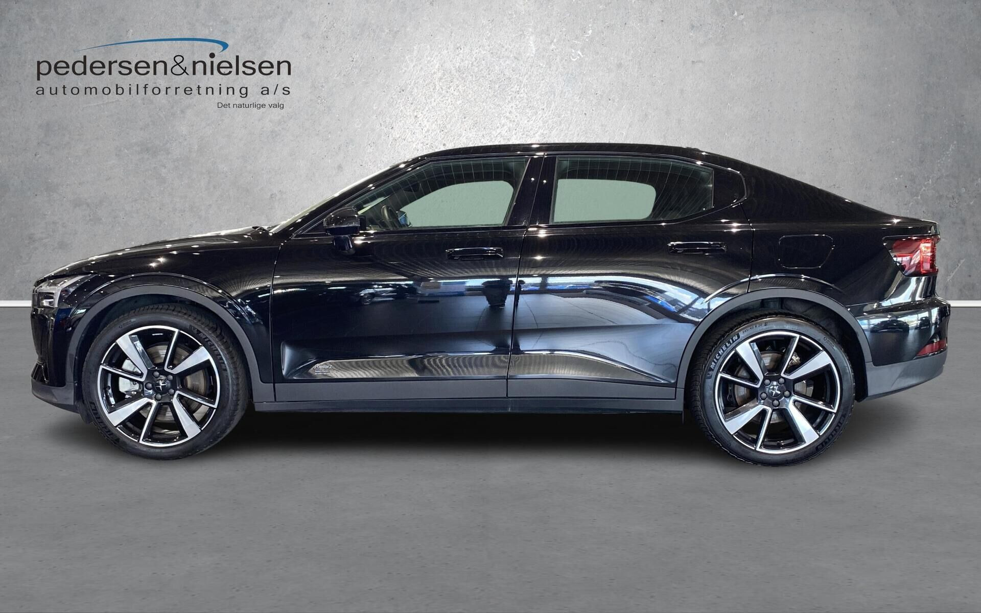 Sort Polestar 2 fra 2023