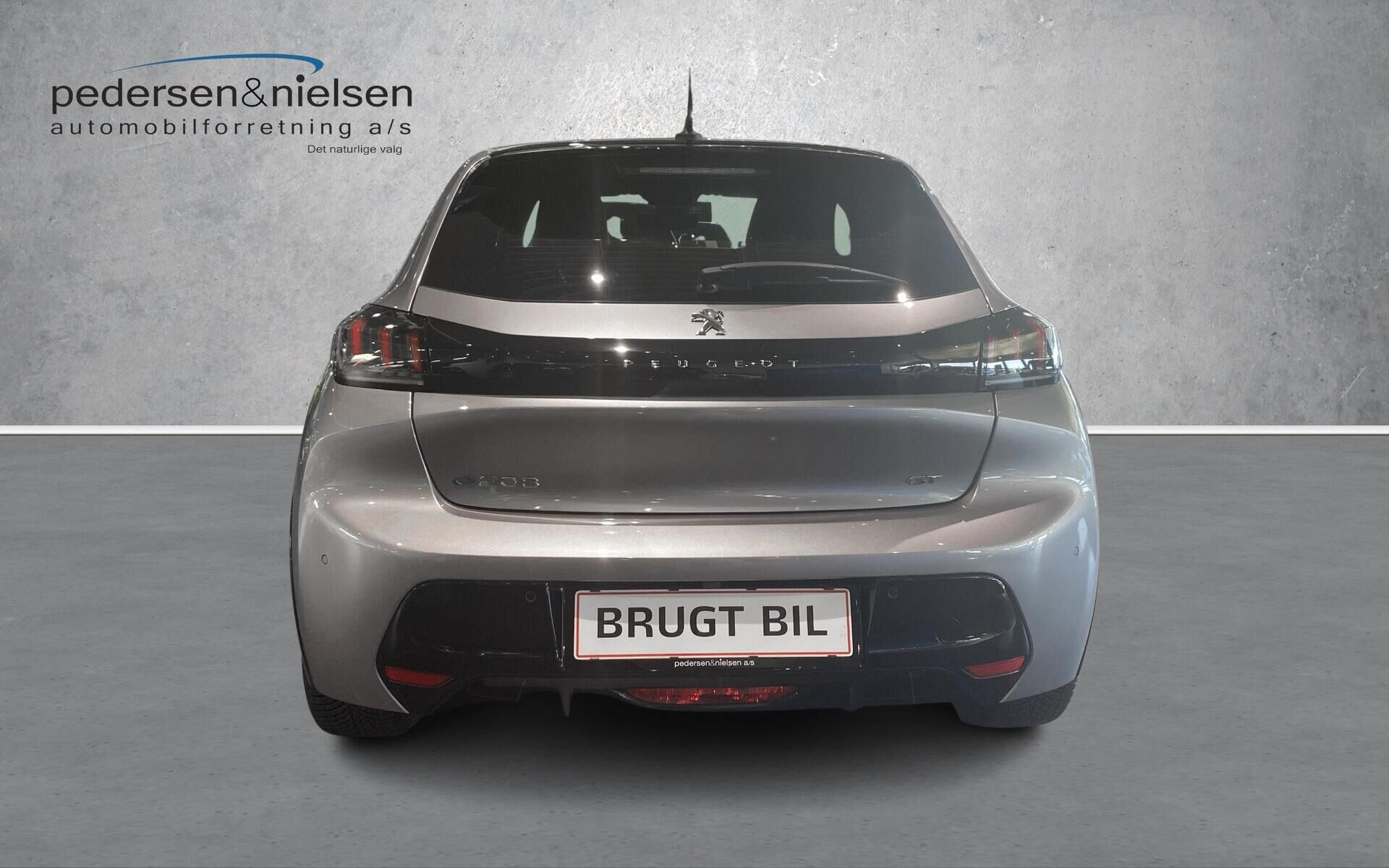 Sølv Peugeot e-208 fra 2023