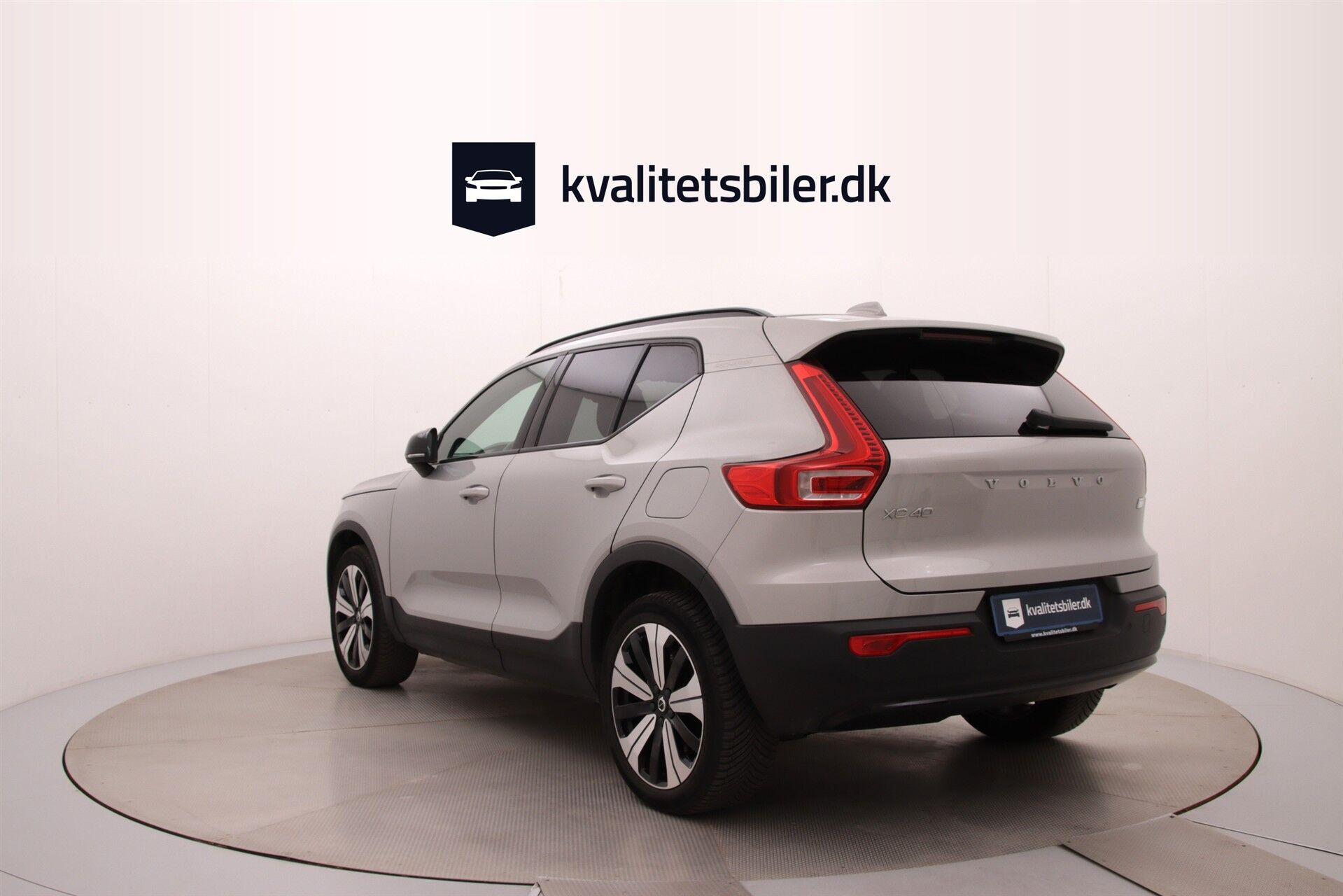 Sølv Volvo XC40 fra 2023