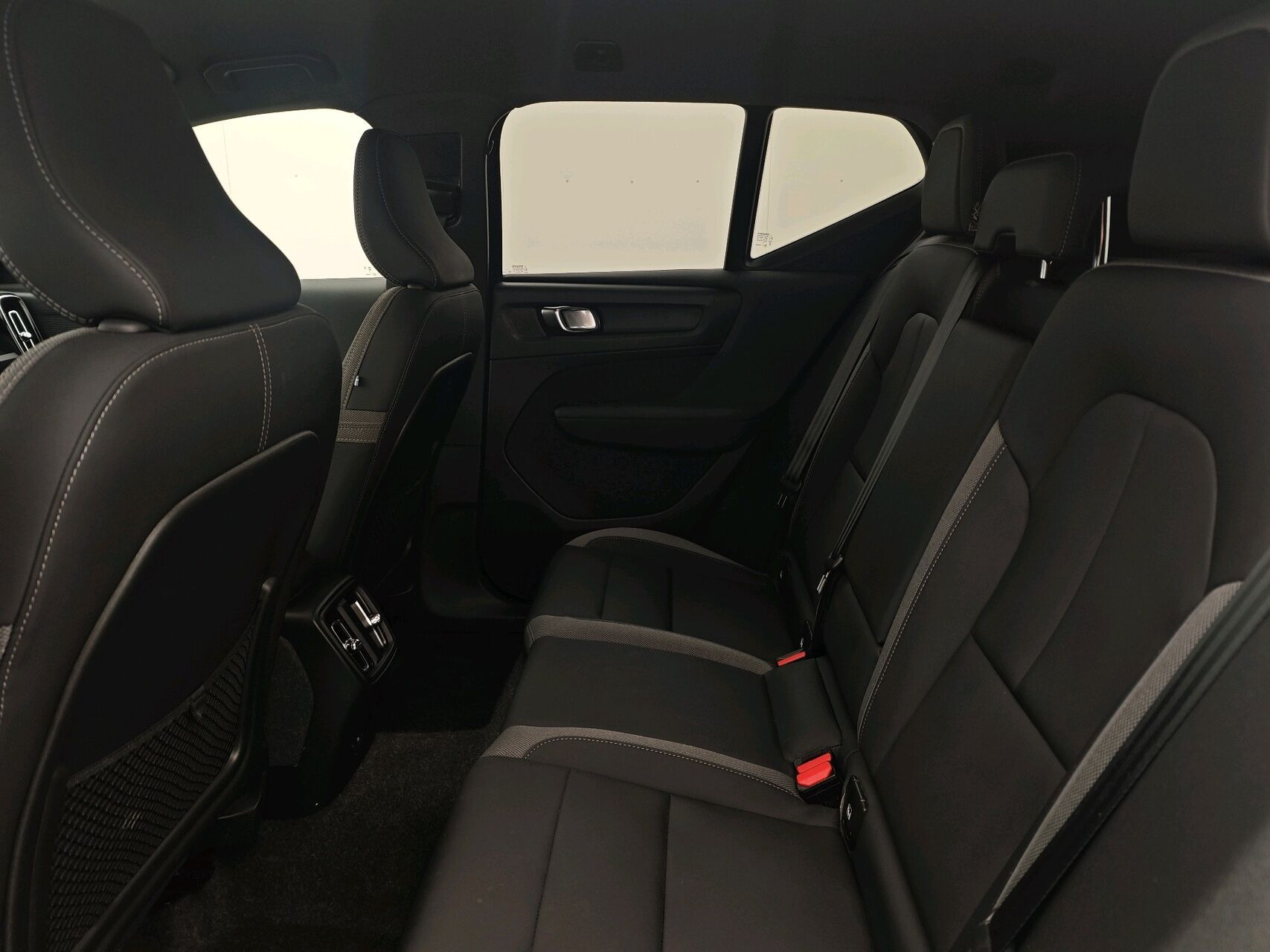 Sølv Volvo XC40 fra 2023
