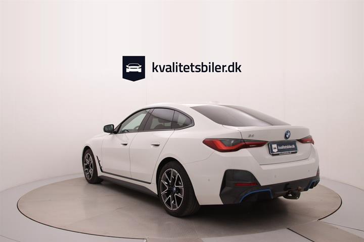 Hvid BMW i4 fra 2023