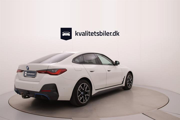 Hvid BMW i4 fra 2023