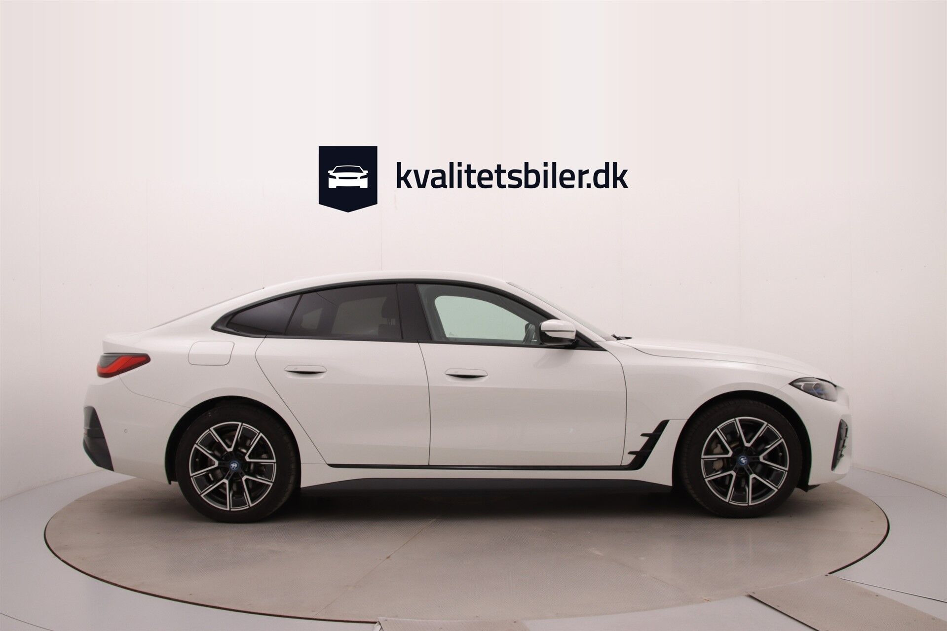 Hvid BMW i4 fra 2023