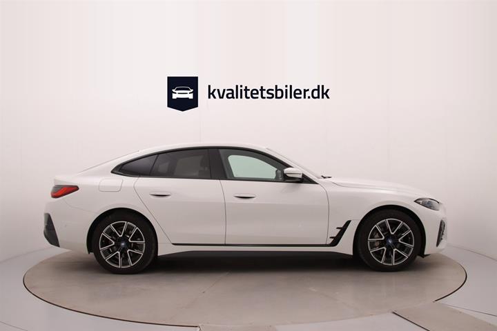 Hvid BMW i4 fra 2023