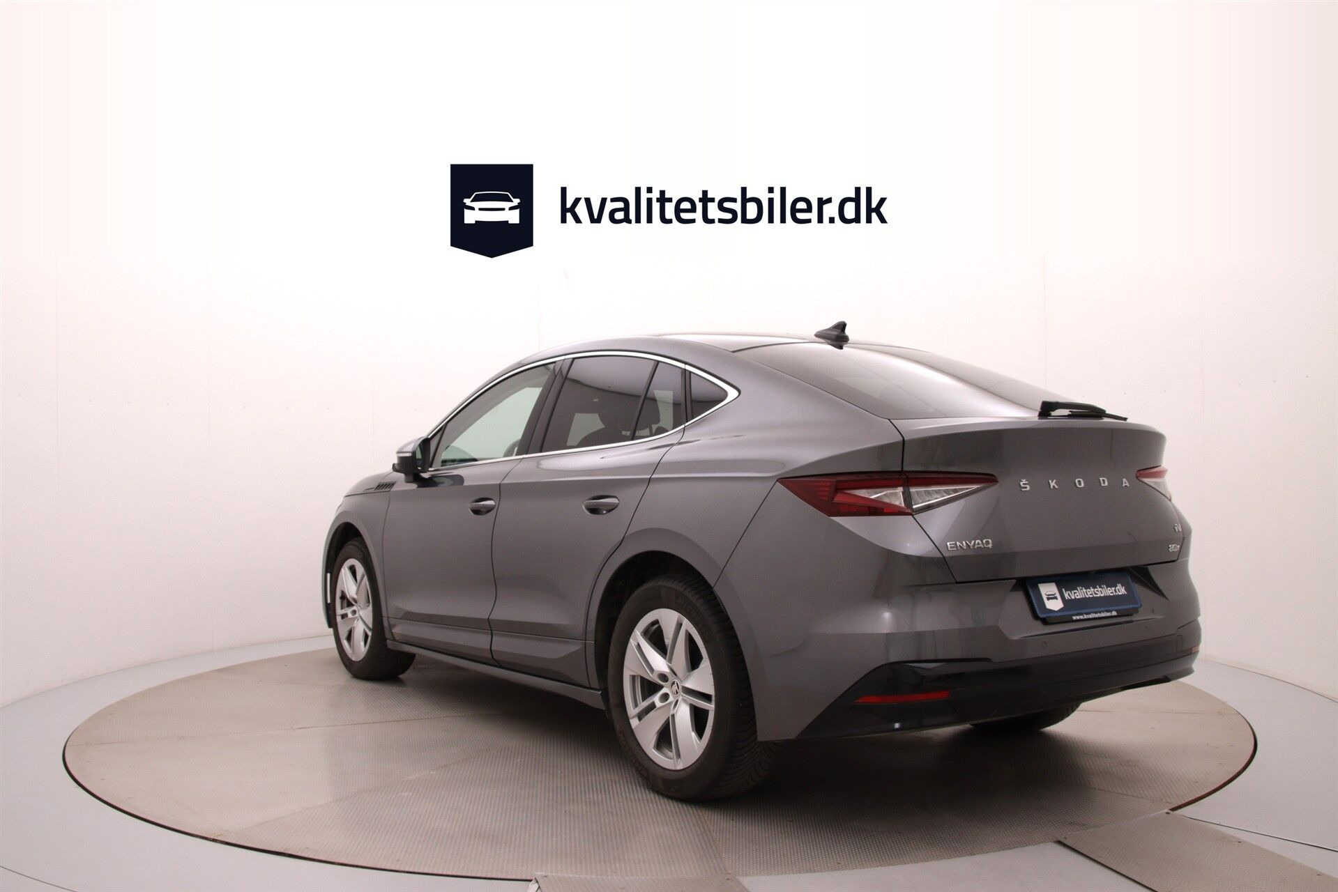 Grå Skoda Enyaq fra 2023