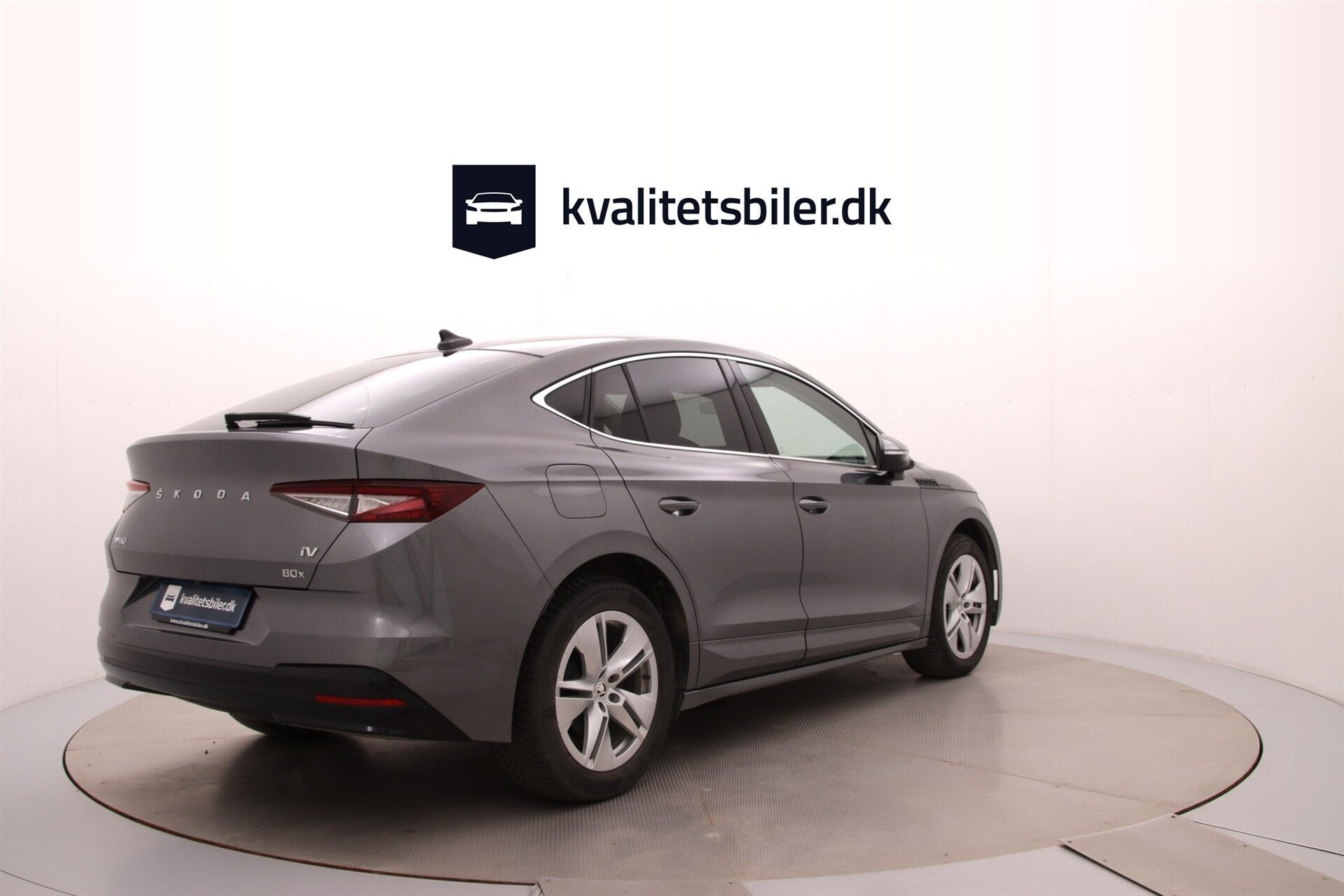 Grå Skoda Enyaq fra 2023