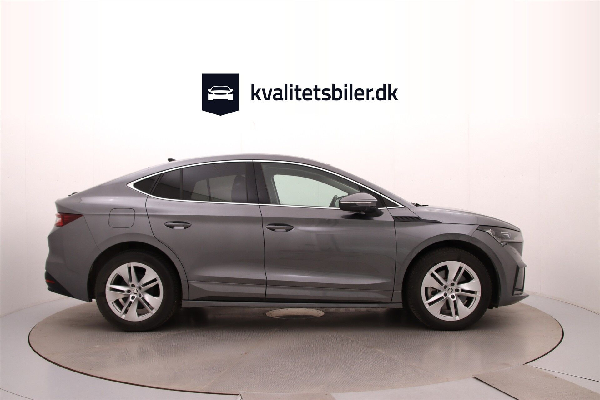 Grå Skoda Enyaq fra 2023