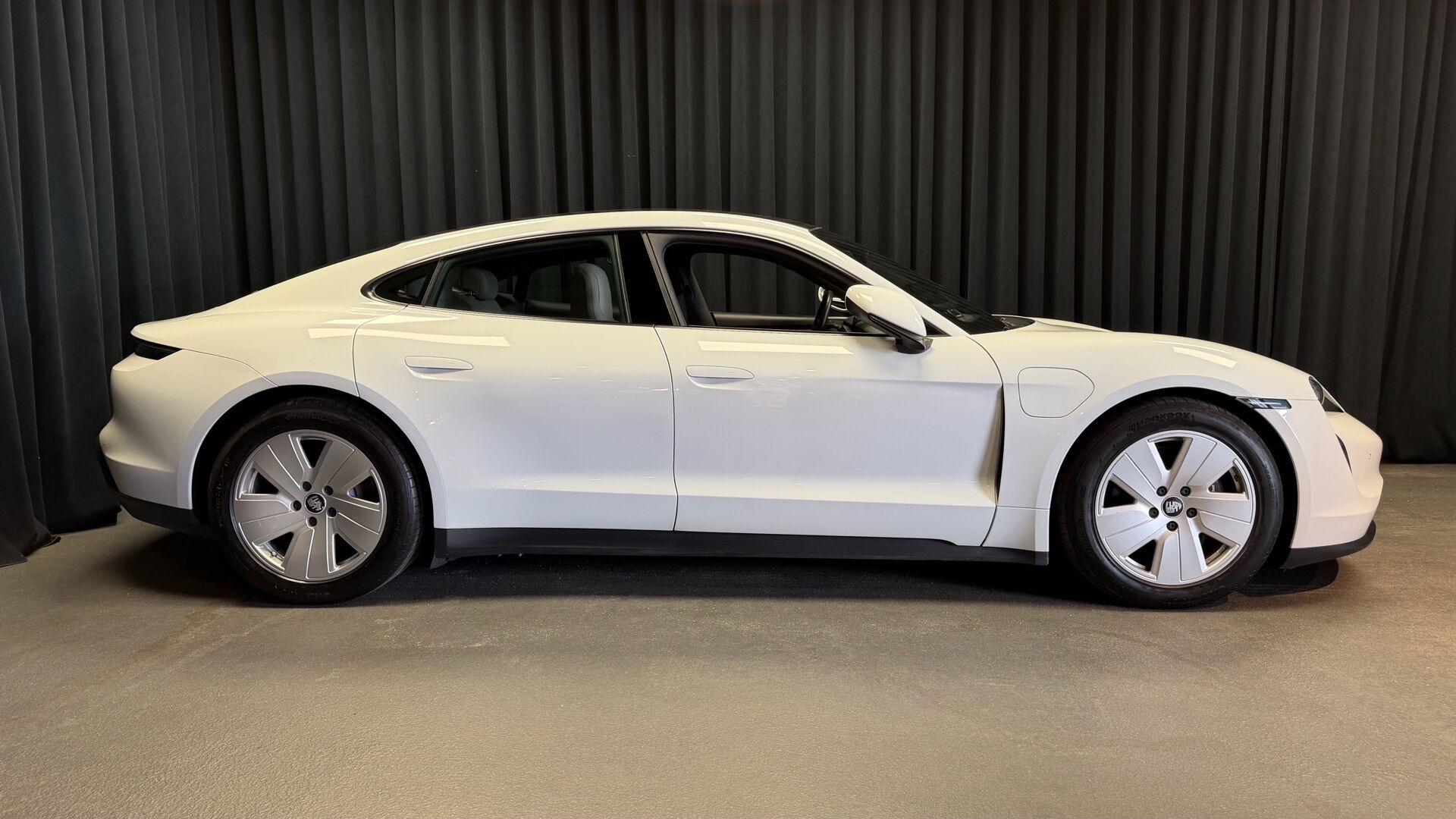 Hvid Porsche Taycan fra 2022