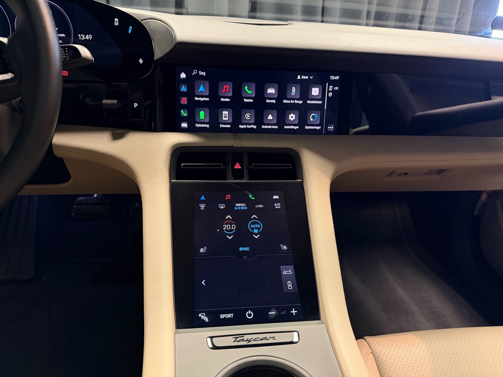 Hvid Porsche Taycan fra 2022