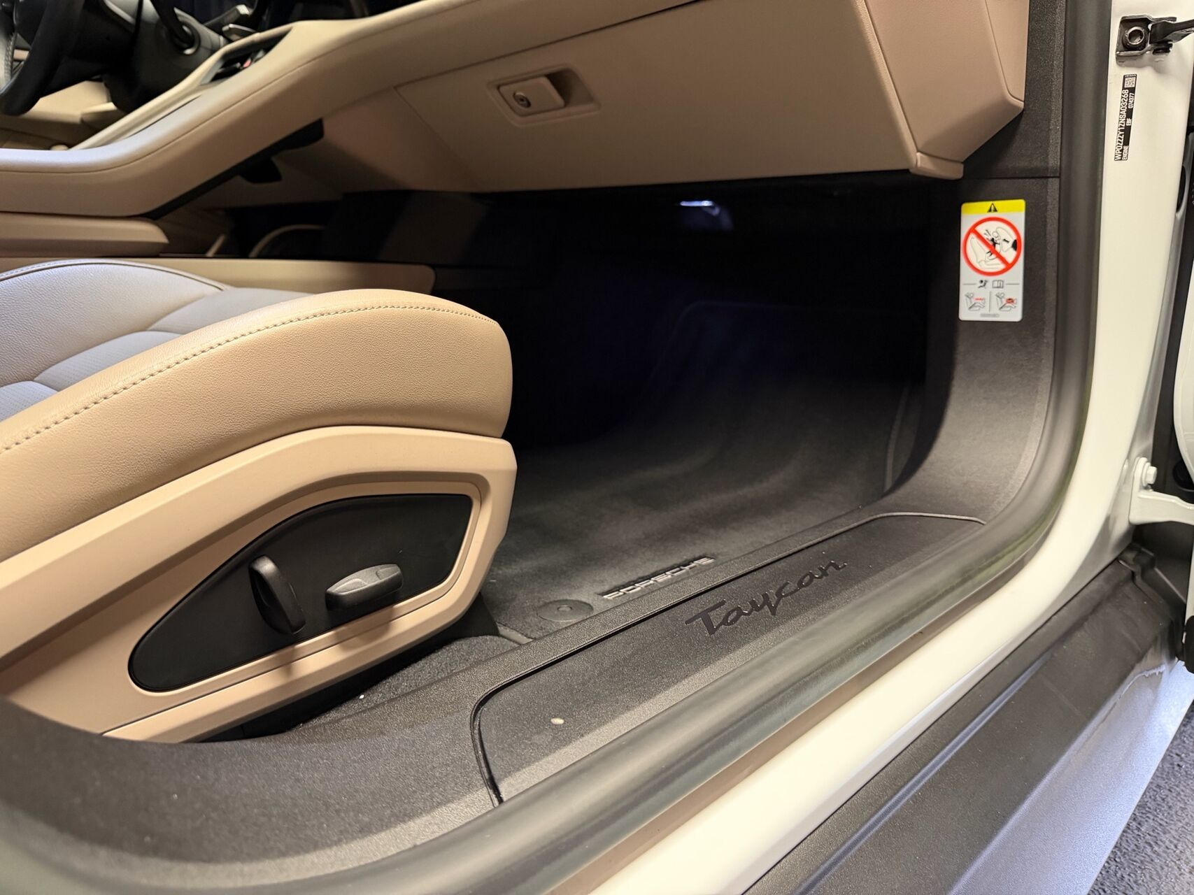 Hvid Porsche Taycan fra 2022