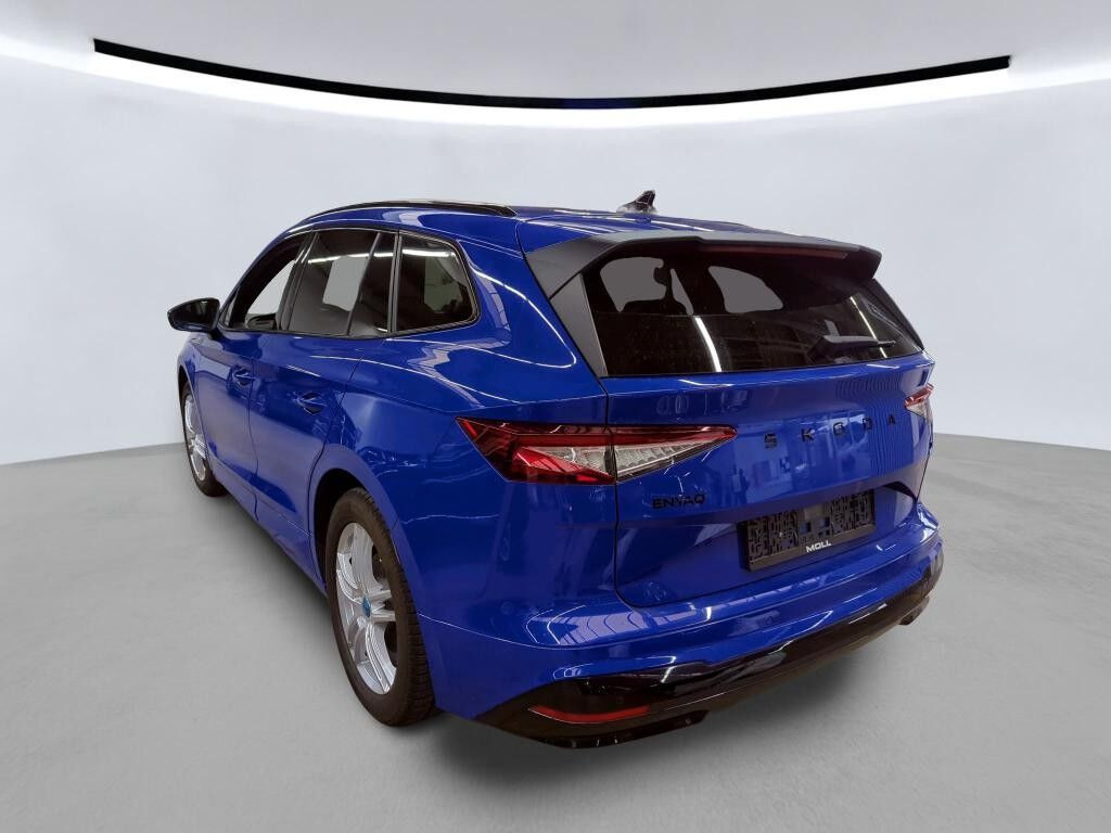 Blå Skoda Enyaq fra 2024